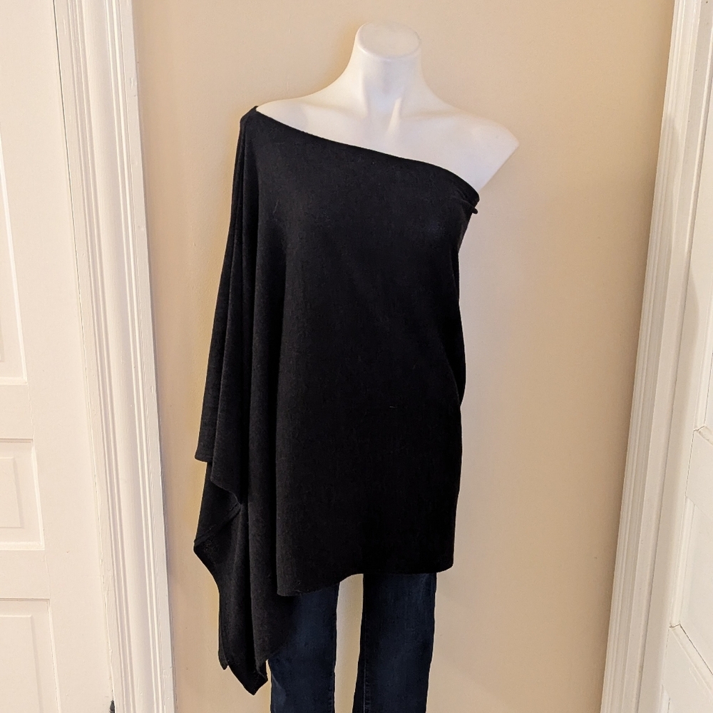 Modern Kiwi black off the shoulder sweater poncho one size